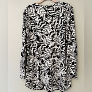 Great condition. Worn once! Lightweight tunic.